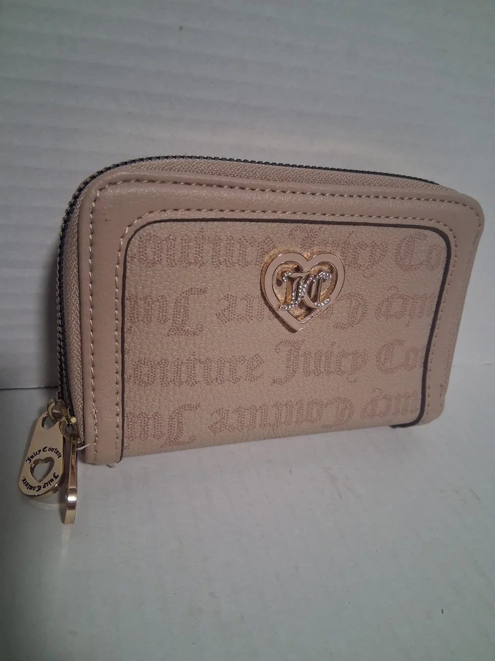 Juicy Couture Beige Heart Logo Zip Wallet Never Used